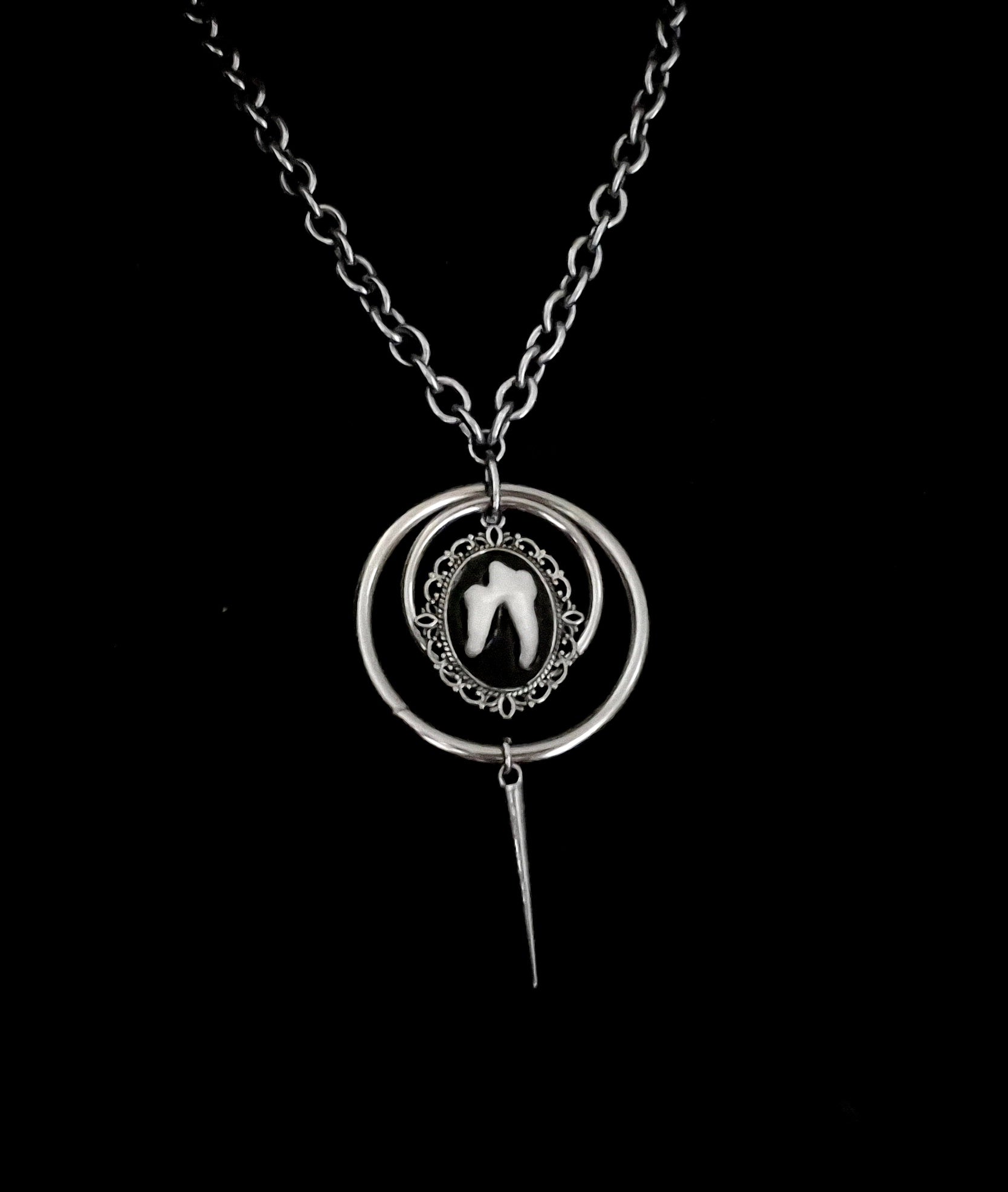 AMARUM - Fox Tooth Heavy Chain Necklace