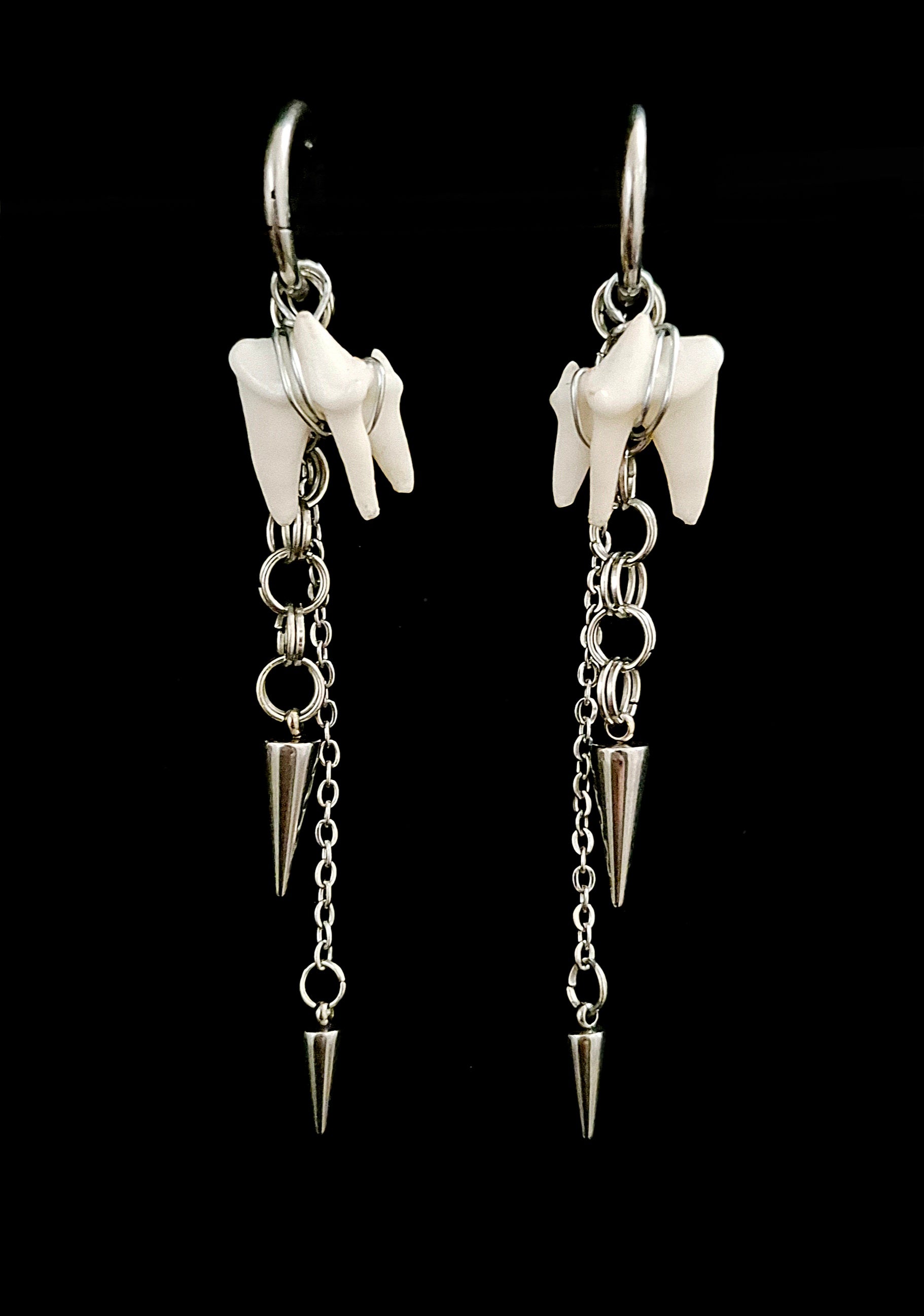FERA - Fox Tooth & Chain Earrings