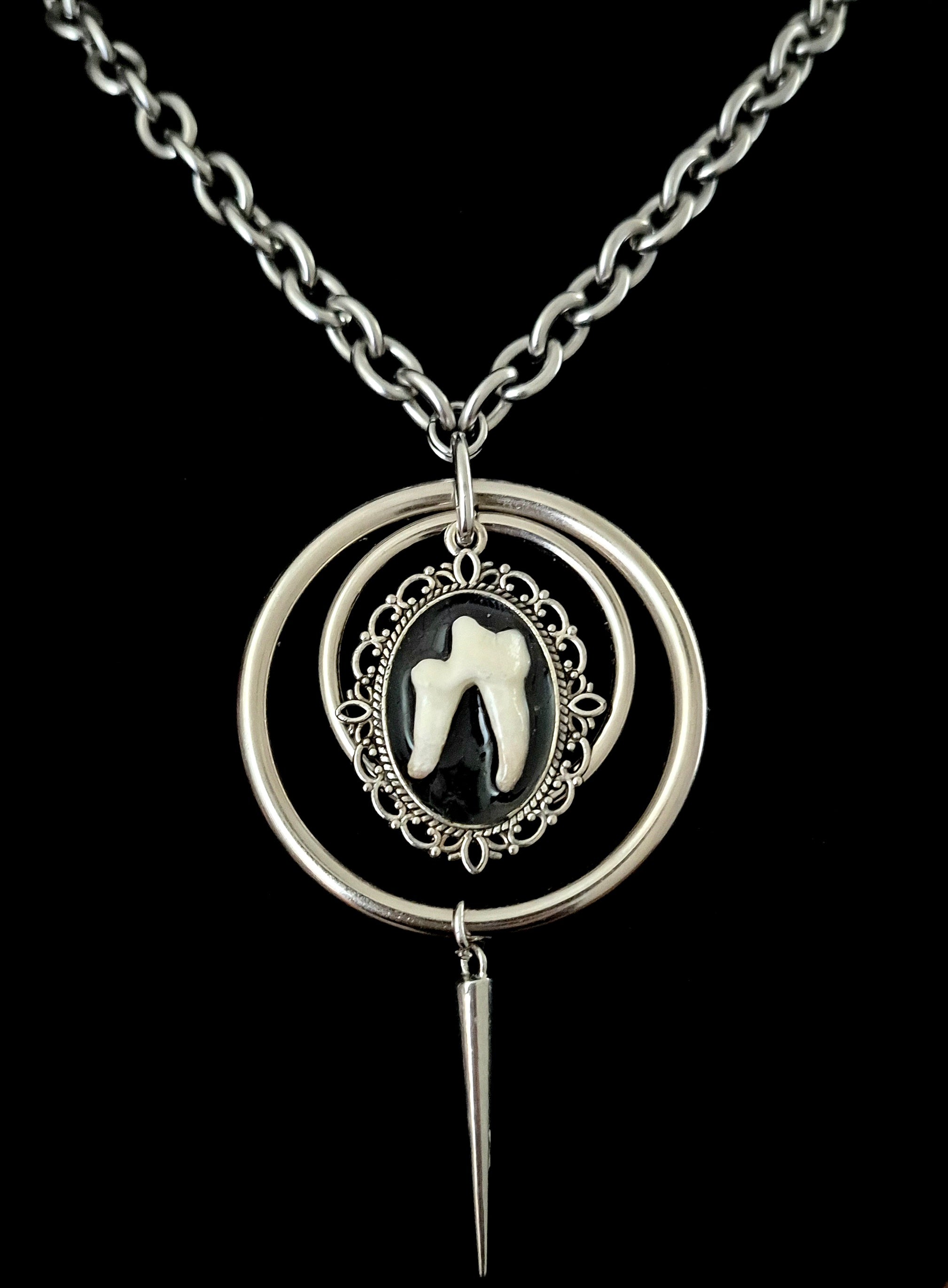 AMARUM - Fox Tooth Heavy Chain Necklace