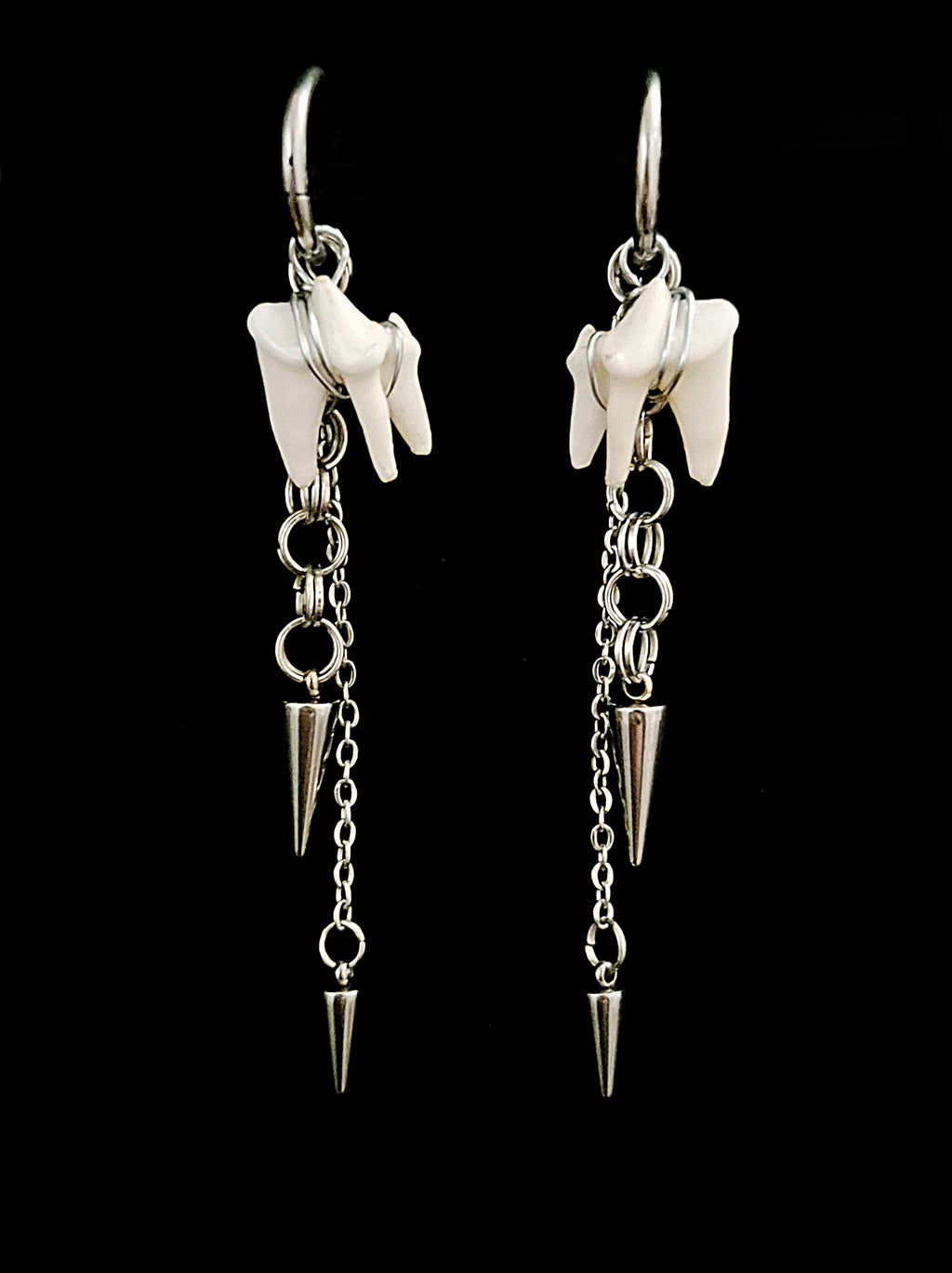FERA - Fox Tooth & Chain Earrings