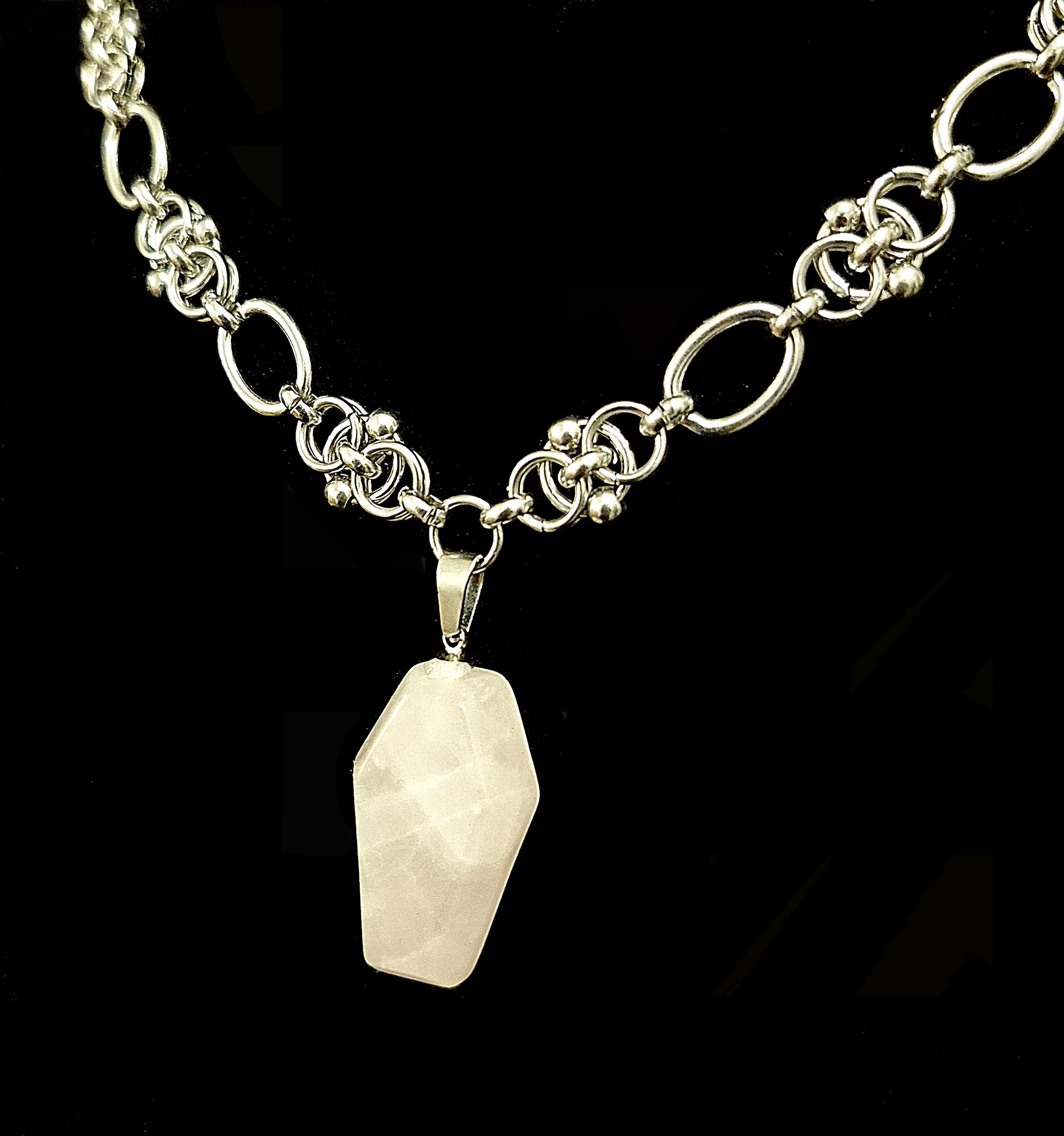 EMORIOR - Rose Quartz Coffin Chainmaille Collar