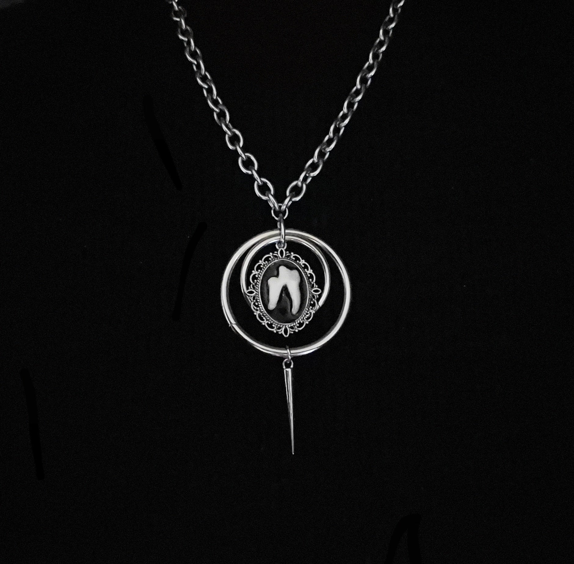 AMARUM - Fox Tooth Heavy Chain Necklace
