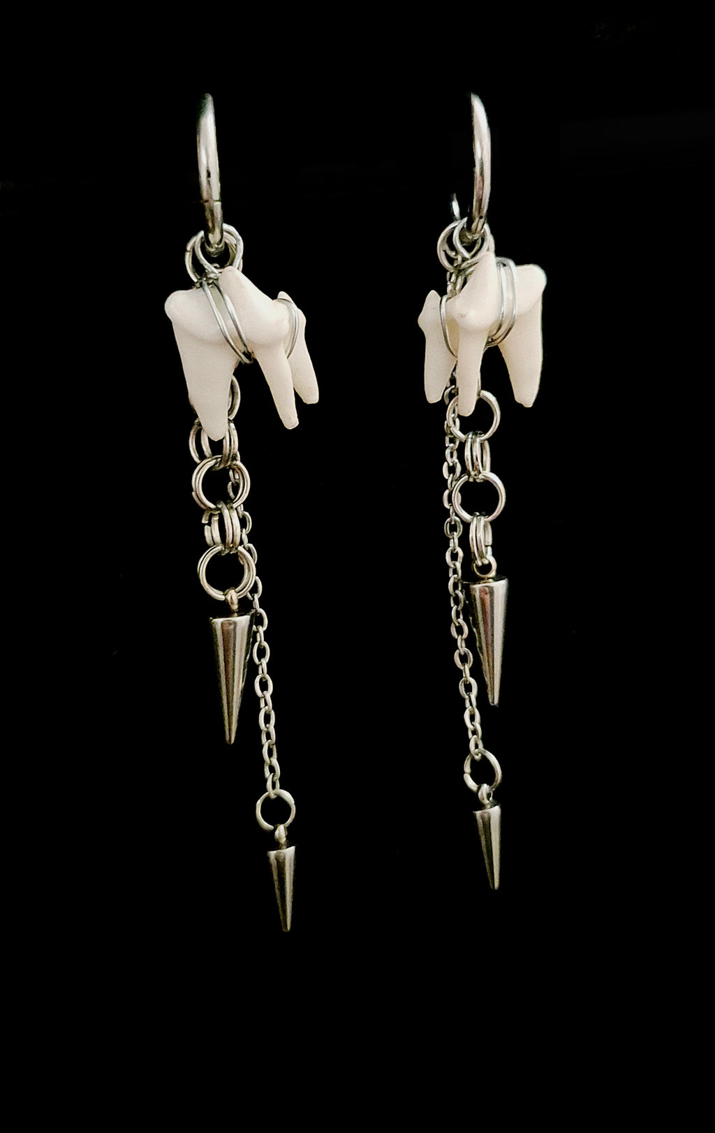 FERA - Fox Tooth & Chain Earrings