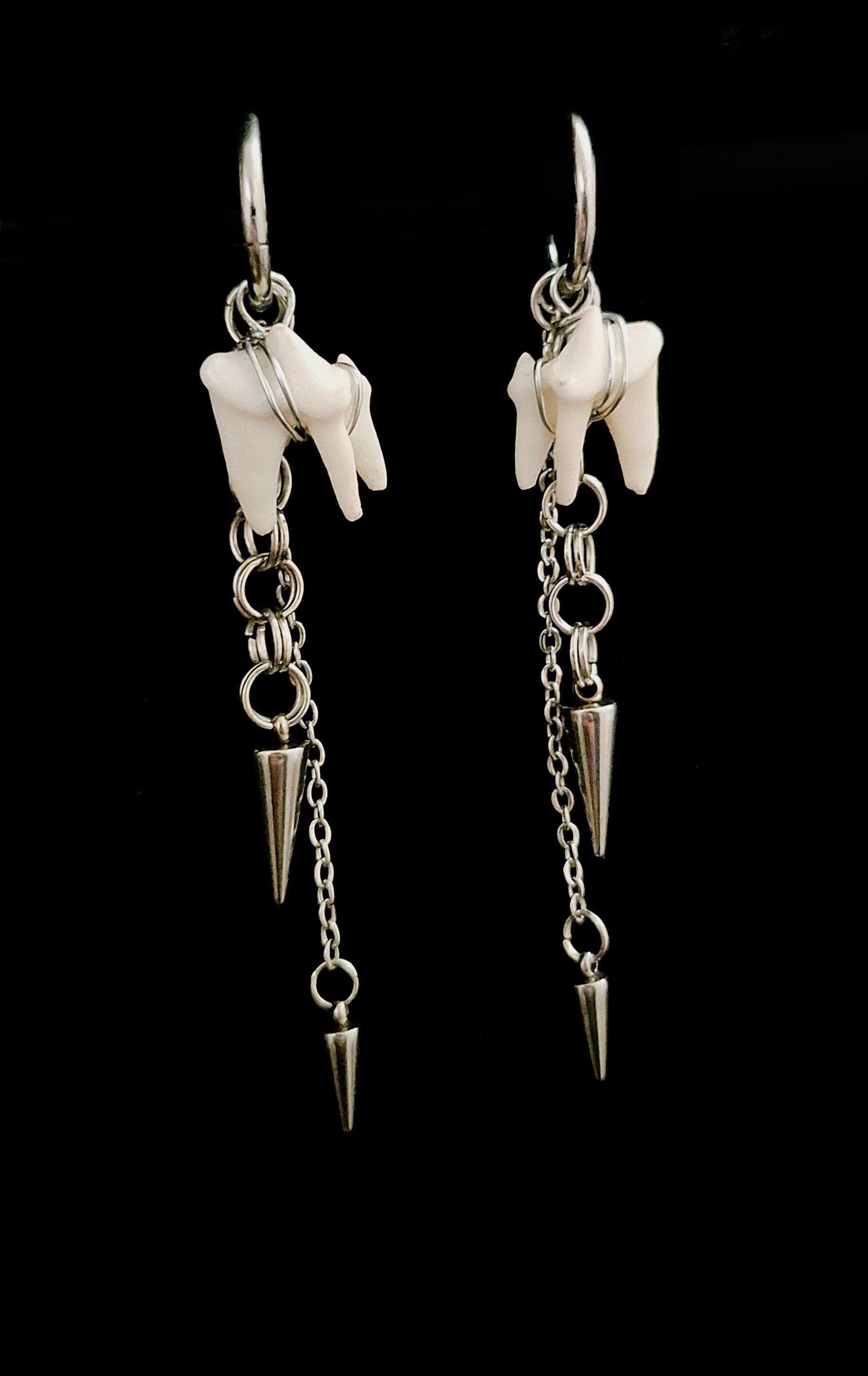 FERA - Fox Tooth & Chain Earrings