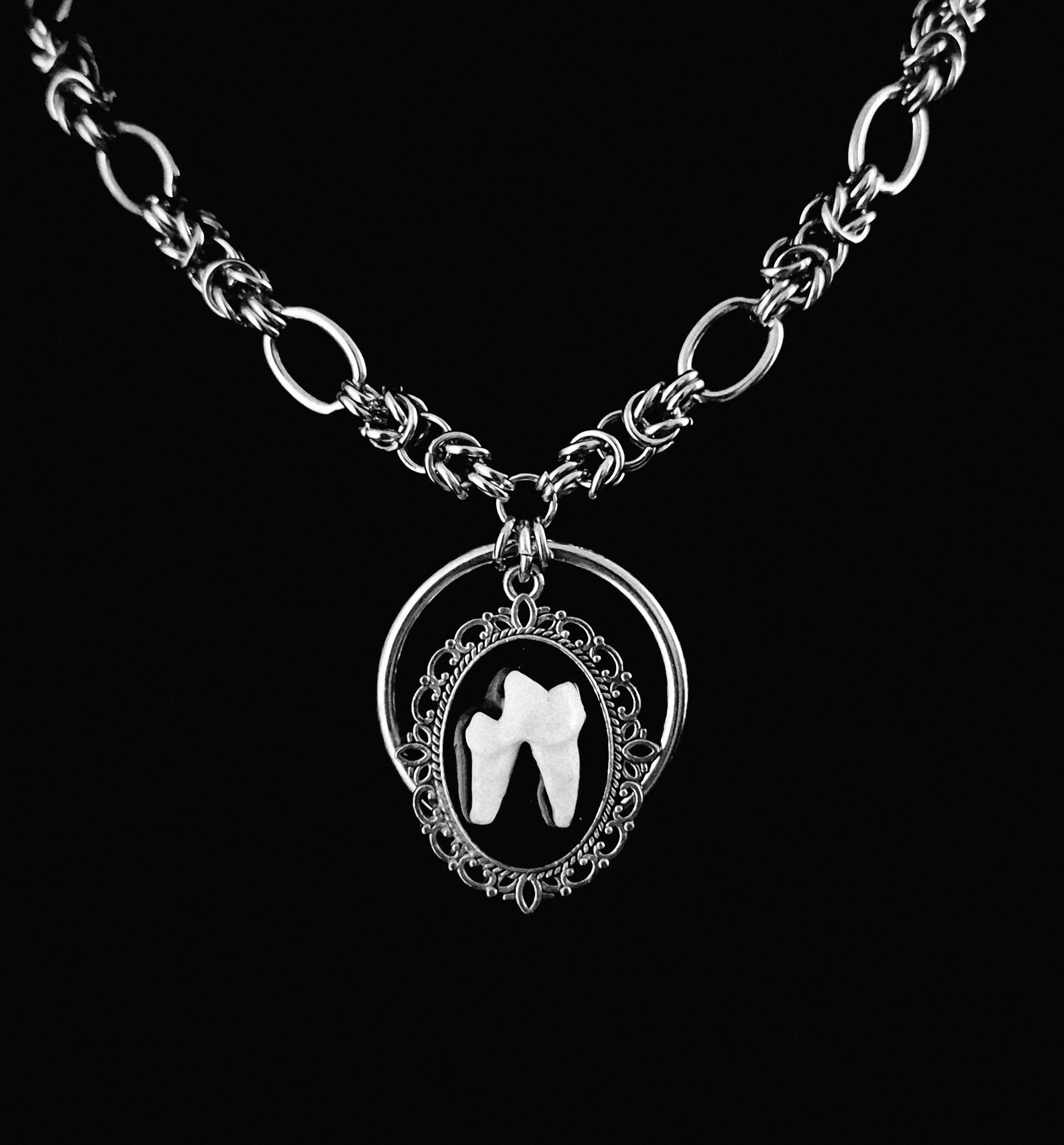 AMARUM v.II - Fox Tooth Chainmaille Collar