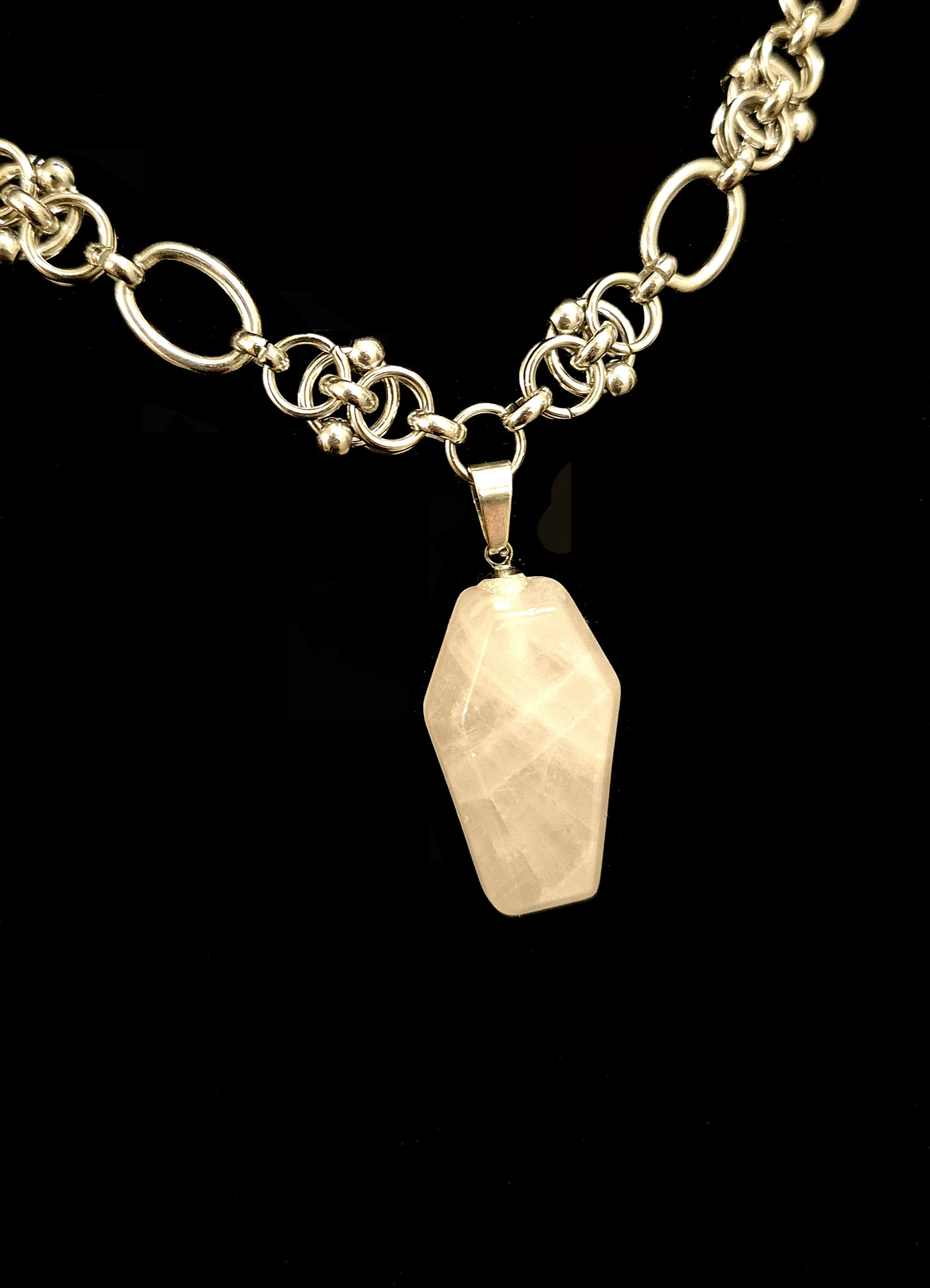 EMORIOR - Rose Quartz Coffin Chainmaille Collar