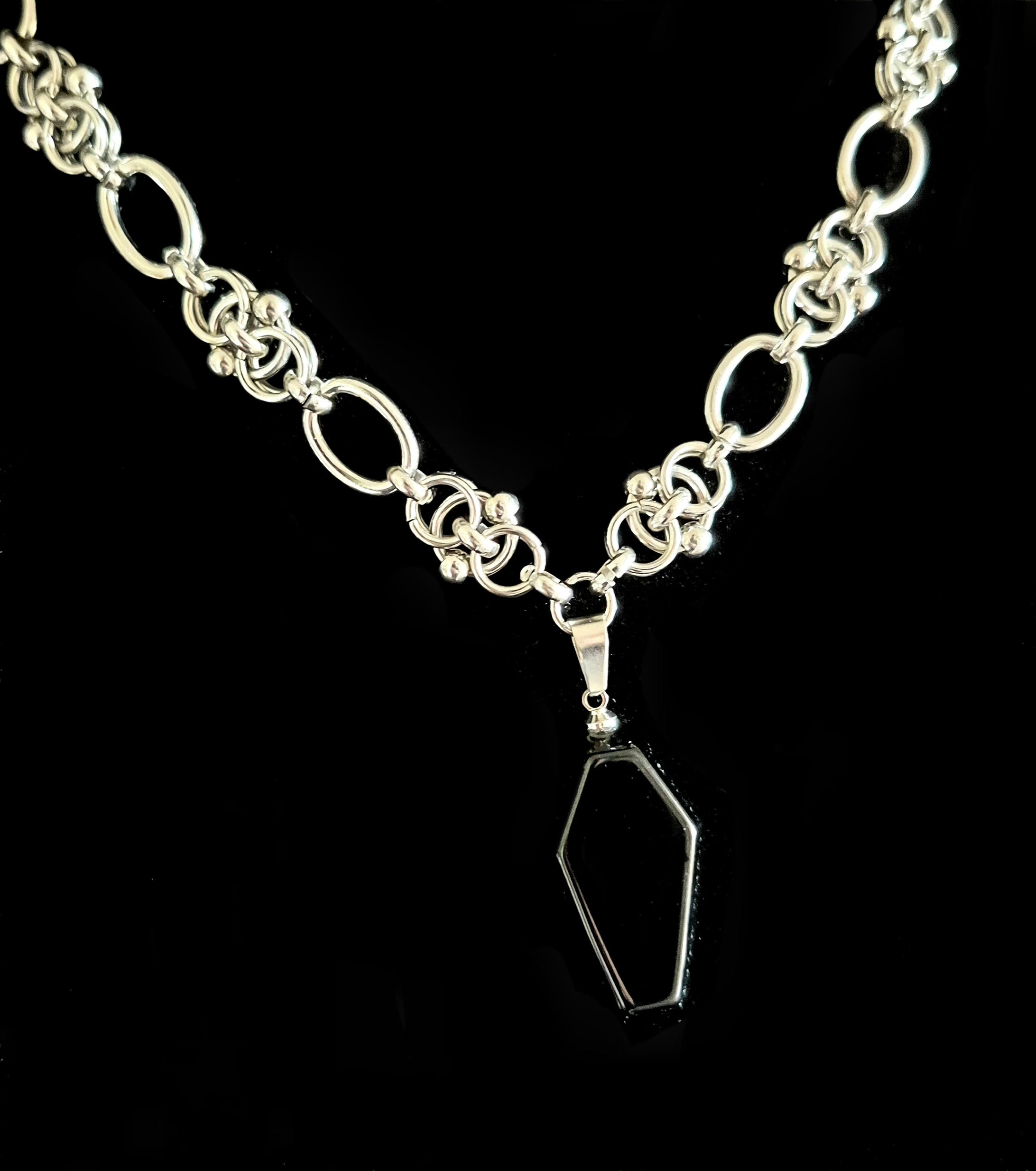 EMORIOR - Black Obsidian V. I Coffin Chainmaille Collar
