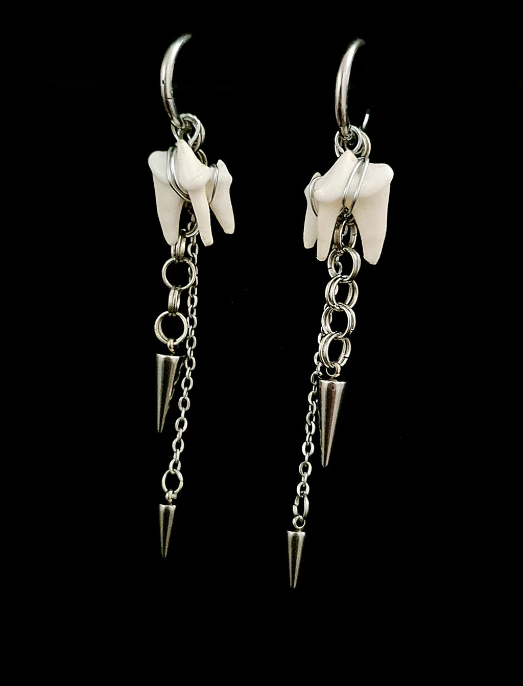 FERA - Fox Tooth & Chain Earrings