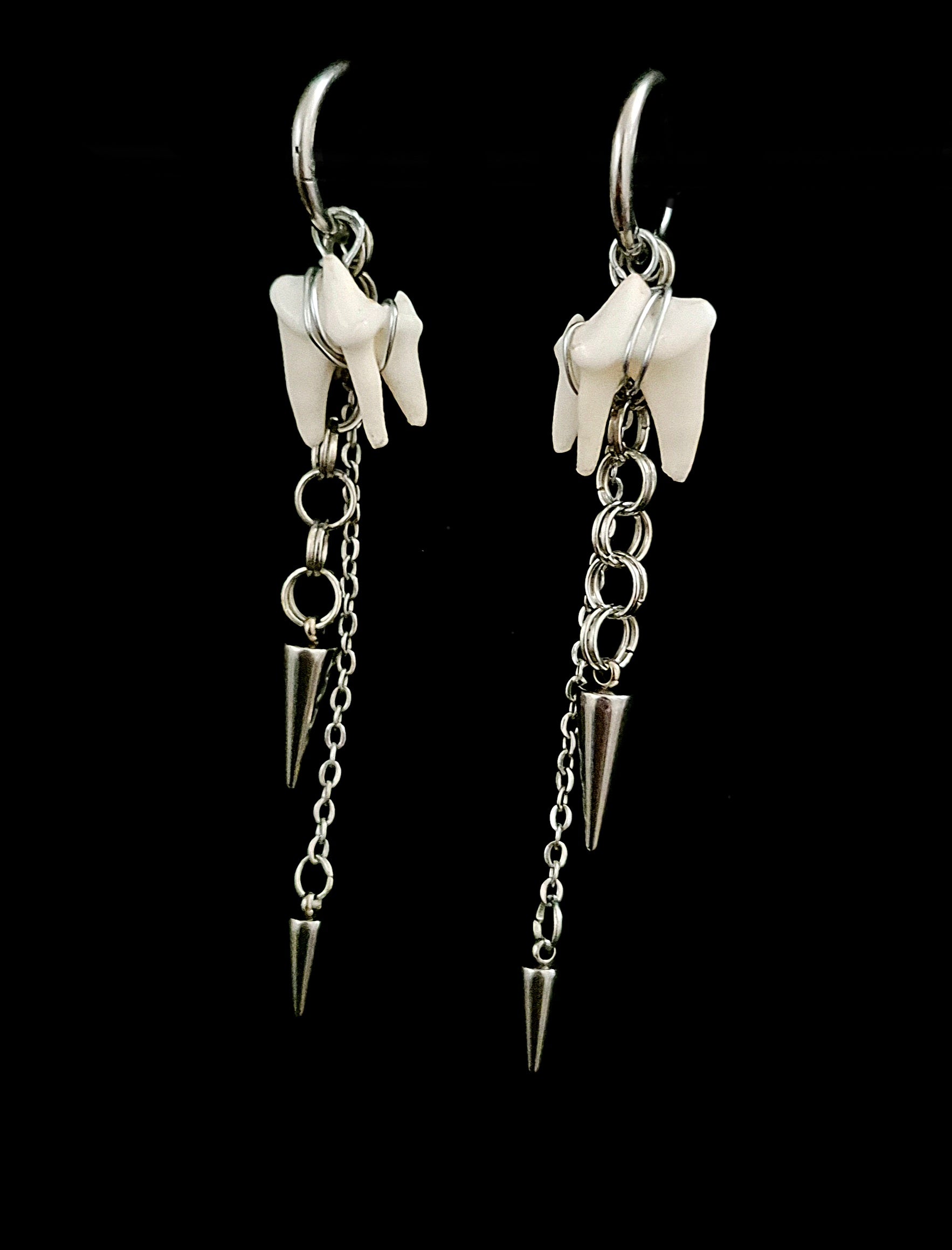 FERA - Fox Tooth & Chain Earrings