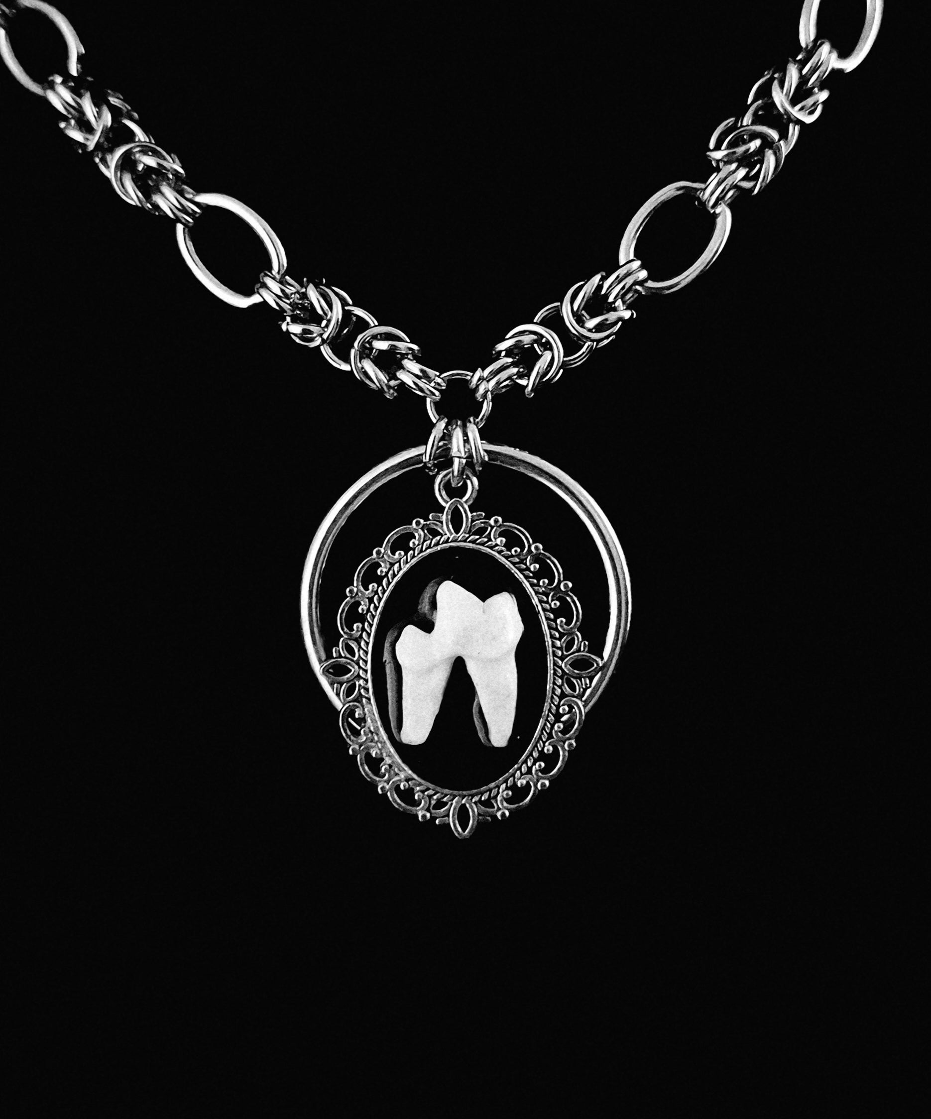 AMARUM v.II - Fox Tooth Chainmaille Collar