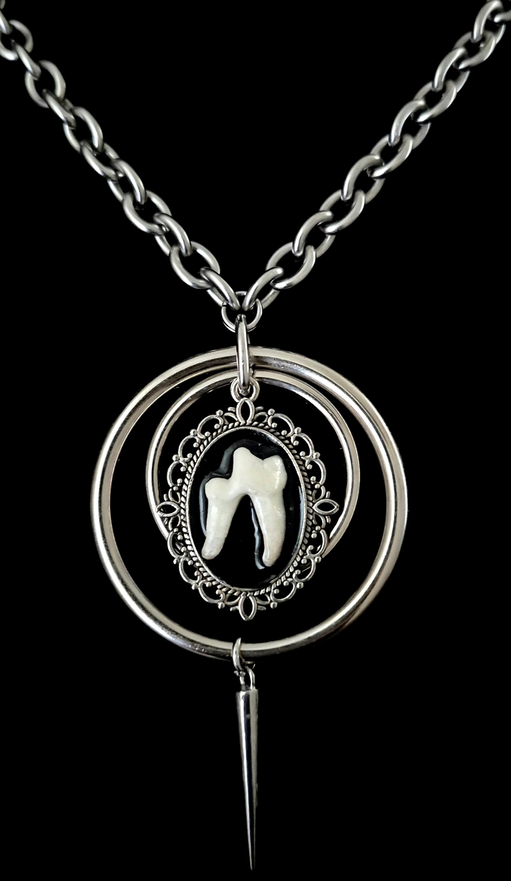 AMARUM - Fox Tooth Heavy Chain Necklace